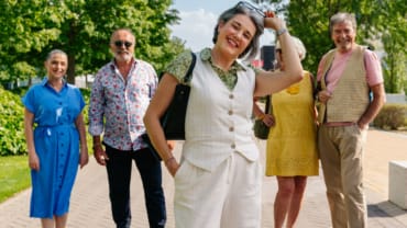 Tourisme - groupe de séniors réunis pour faire du tourisme